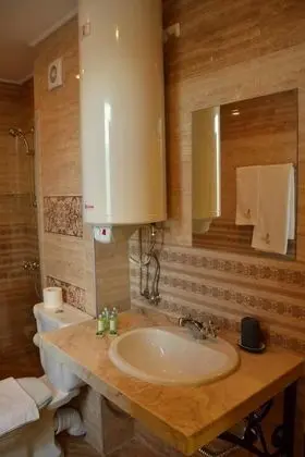 Tek Büyük Yataklı Oda, Havuz Manzaralı