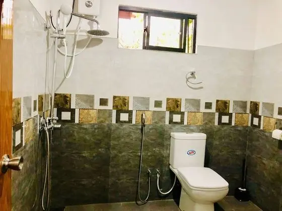 Üç Kişilik Oda, Sigara İçilmez