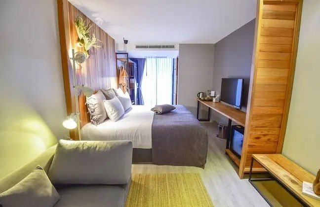 Deluxe Suite with Balcony