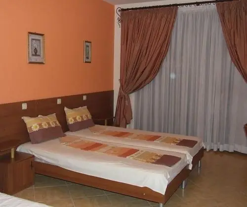 Basic Tek Büyük veya İki Ayrı Yataklı Oda, Havuz Manzaralı, Havuz Kenarı