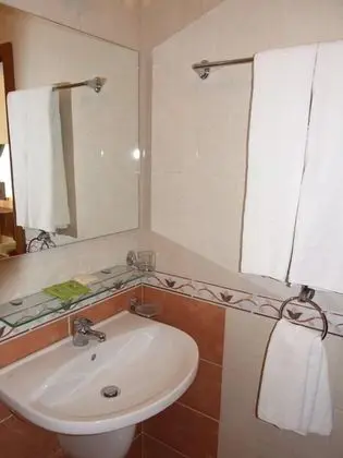 Basic Tek Büyük veya İki Ayrı Yataklı Oda, Havuz Manzaralı, Havuz Kenarı