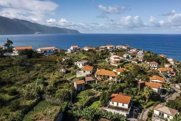 Basic Kır Evi, Birden Çok Yatak, Deniz Manzaralı