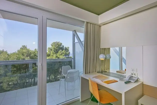 Standard room, park side, balcony