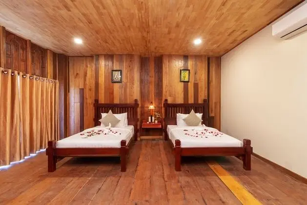 Family Üç Kişilik Oda, Balkon, Havuz Manzaralı