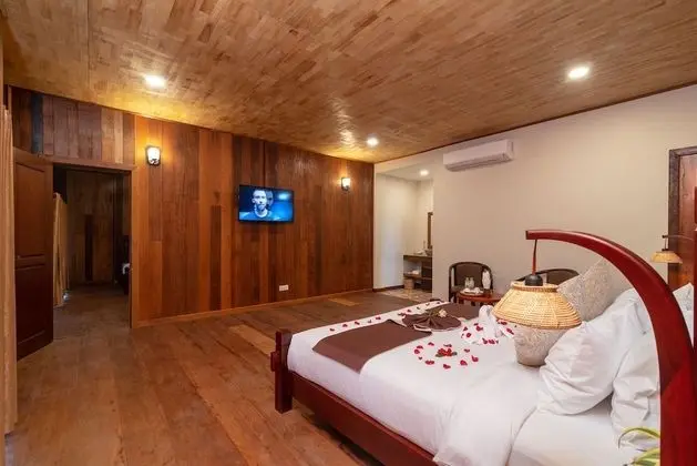 Family Üç Kişilik Oda, Balkon, Havuz Manzaralı