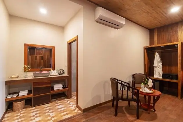 Family Üç Kişilik Oda, Balkon, Havuz Manzaralı