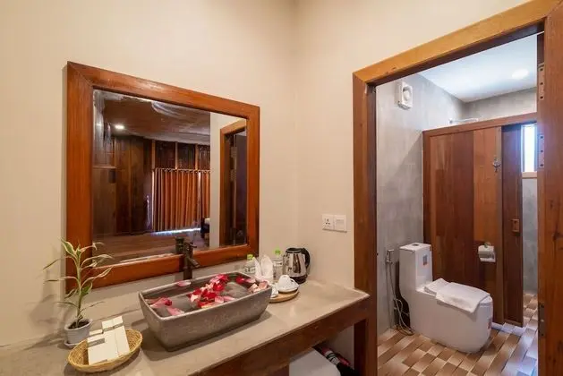 Family Üç Kişilik Oda, Balkon, Havuz Manzaralı