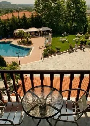 Tek Kişilik Oda, Havuz Manzaralı