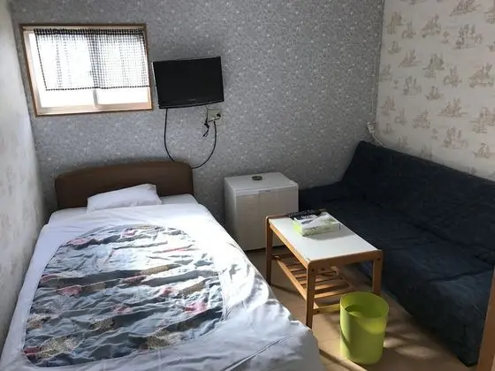 Tek Kişilik Oda, Sigara İçilebilir, Ortak Banyo