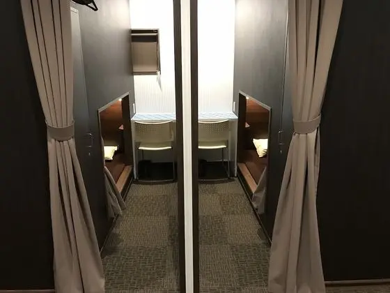Ortak Ranzalı Oda, Ortak Banyo (Mix Capsule Room Upper Row)