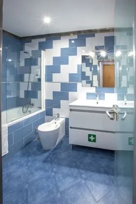 Tek Büyük Yataklı Oda, Özel Banyo (2nd Floor)