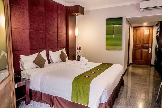 Deluxe Oda, Havuz Manzaralı