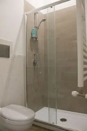 İki Ayrı Yataklı Oda, Banyolu/Duşlu