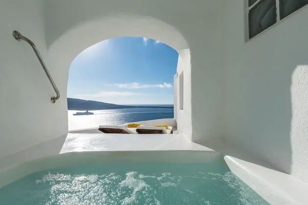 Cliff Nest Honeymoon Suite, Caldera View *access via numerous steps