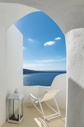 Cliff Nest Honeymoon Suite, Caldera View *access via numerous steps