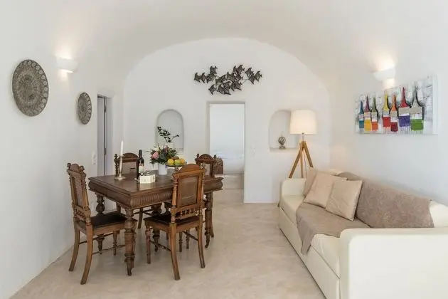 Cliff Nest Honeymoon Suite, Caldera View *access via numerous steps
