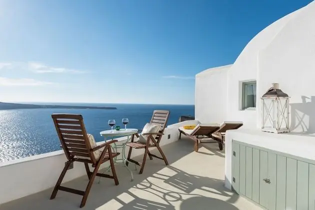 Cliff Nest Honeymoon Suite, Caldera View *access via numerous steps