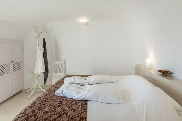 Cliff Nest Honeymoon Suite, Caldera View *access via numerous steps