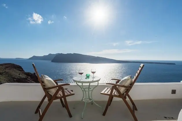 Cliff Nest Honeymoon Suite, Caldera View *access via numerous steps