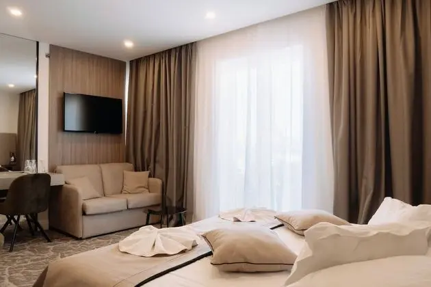 Deluxe Tek Büyük veya İki Ayrı Yataklı Oda, Kısmi Deniz Manzaralı