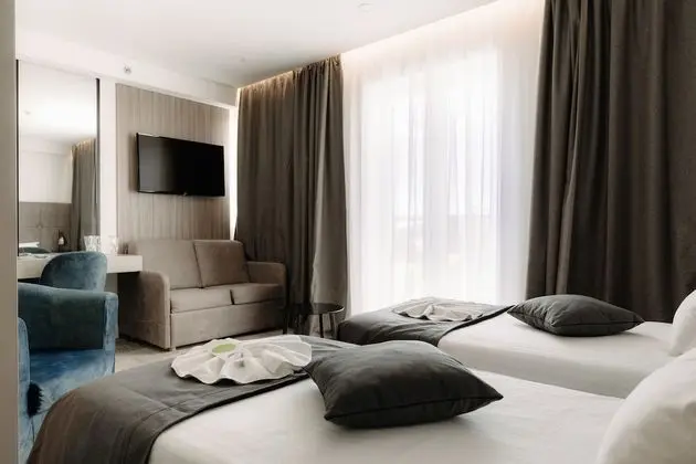 Deluxe Tek Büyük veya İki Ayrı Yataklı Oda, Kısmi Deniz Manzaralı