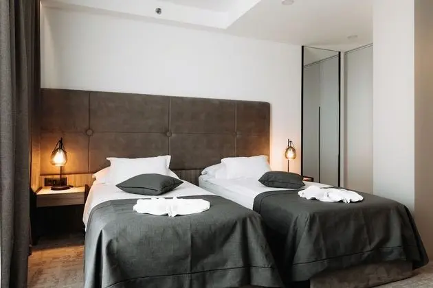 Deluxe Tek Büyük veya İki Ayrı Yataklı Oda, Kısmi Deniz Manzaralı