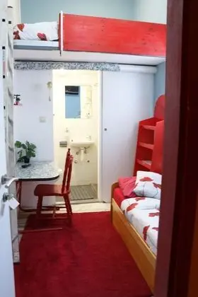 Poppy Room - one bedroom, Private bathroom