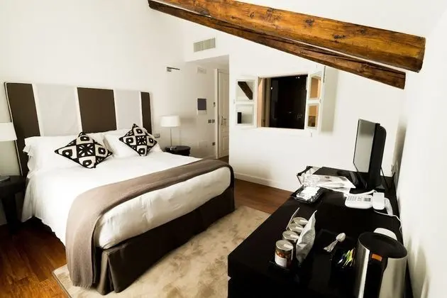 Comfort Tek Büyük Yataklı Oda