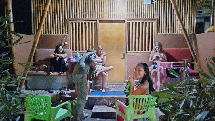Ortak Ranzalı Oda, 1 Tek Kişilik Yatak