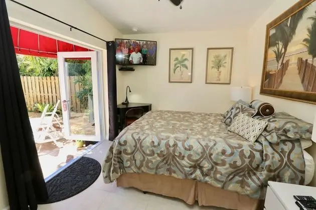 Standard Oda, 1 Büyük (Queen) Boy Yatak, Sigara İçilmez, Havuz Manzaralı (Poolside Queen Room 3)