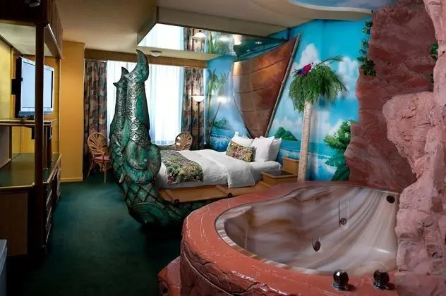 Oda (Polynesian Family Theme Room)