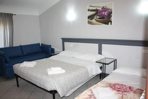 Basic Üç Kişilik Oda, Sigara İçilmez