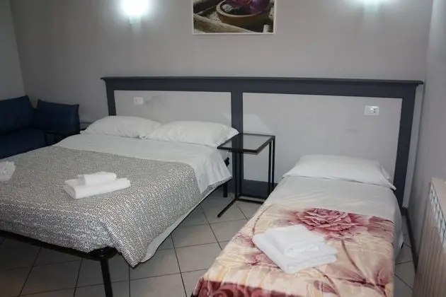 Basic Üç Kişilik Oda, Sigara İçilmez