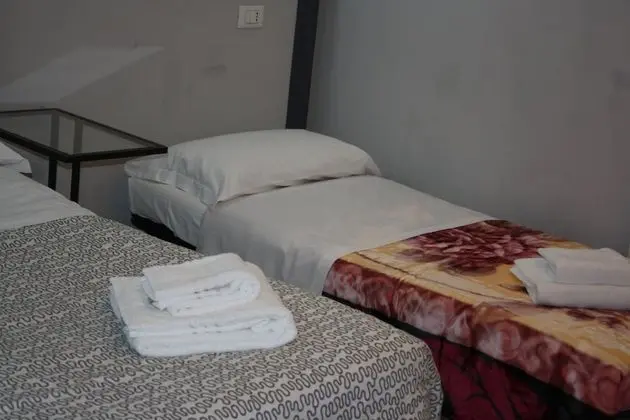 Basic Üç Kişilik Oda, Sigara İçilmez