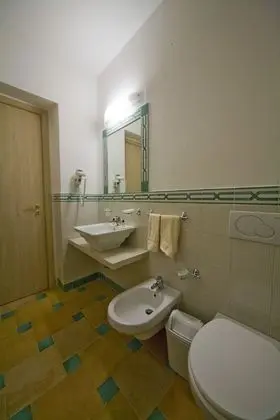 Üç Kişilik Oda