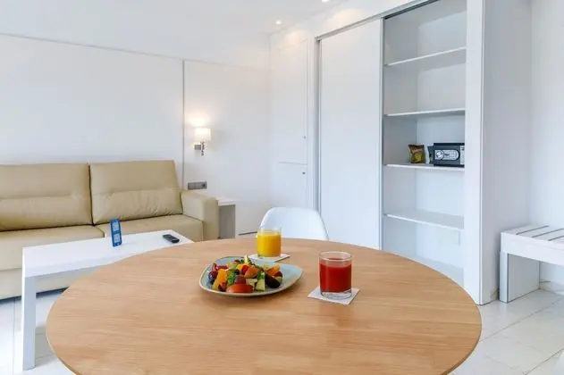 Süit, Havuz Manzaralı (2 adults + 2 children)