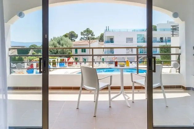 Süit, Havuz Manzaralı (2 adults + 2 children)