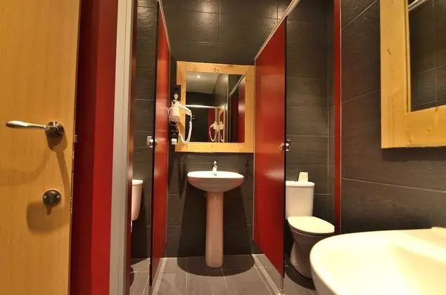 Ortak Ranzalı Oda, Ortak Banyo (1 bed in room for 8 people)