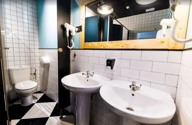 Ortak Ranzalı Oda, Karma Ranzalı Oda, Ortak Banyo (Individual Bed )