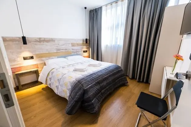 Tek Büyük Yataklı Oda, Ortak Banyo