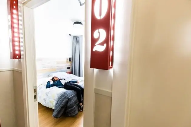 Tek Büyük Yataklı Oda, Ortak Banyo