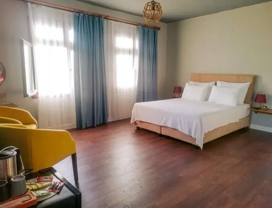 Deluxe Üç Kişilik Oda , Deniz Manzaralı, Bahçe Katı