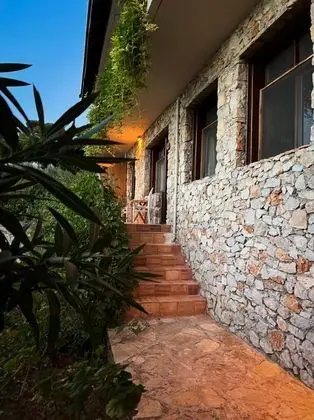 Deluxe Üç Kişilik Oda , Deniz ve Havuz Manzaralı, Balkonlu