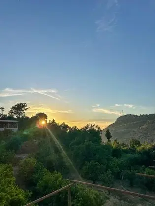 Çift Kişilik, Dağ Manzaralı