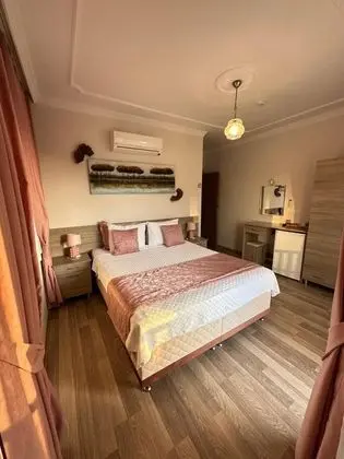 Çift Kişilik, Dağ Manzaralı