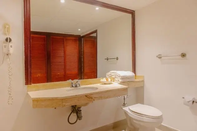 Junior Süit, Sigara İçilmez (2 King Beds, Family Room)