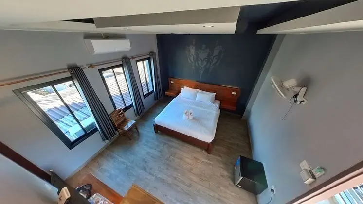 City Tek Büyük Yataklı Oda