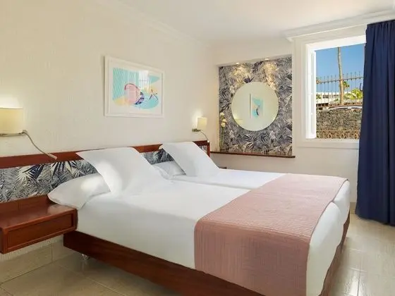 Apartamento 1 dormitorio en piso alto (2 ADULTOS + 1 NIÑO)