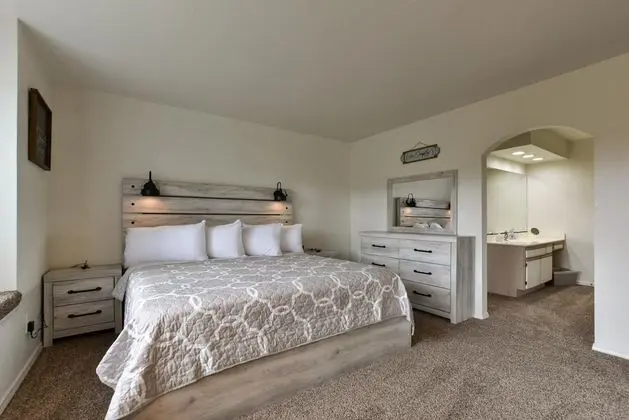 Daire (Farm Charm Condo - New everything!! -)