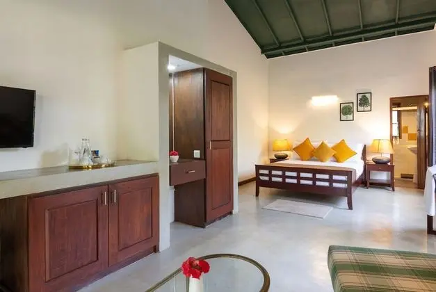 Two-Bedroom Bungalow with Lake View